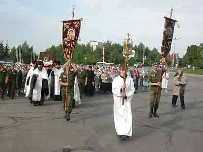 Крестный Ход с Жадовской иконой прибыл на площадь 30-тилетия  Победы