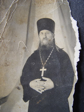 Неизвестный священник - возможно это протоирей Александр Жемчужников, расстрелянный богоборцами