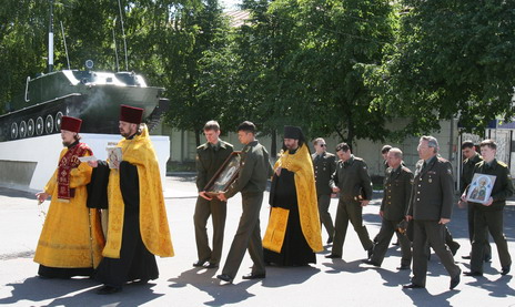 Крестный ход в военном училище
