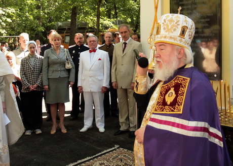 Архиепископ Симбирский и Мелекесский Прокл у Часовни Святого Андрея Блаженного. 2008 год