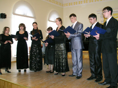 Хор певчих храма во главе с регентом Полиной Чинаевой.