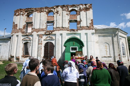 Свято-Троицкий храм в Ждамирово 27 мая 2009 года