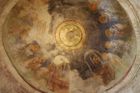 На куполе сохранились древние фрески