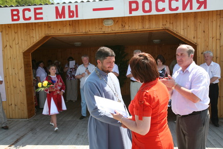 Награда отцу Александру Нуштаеву настоятелю Казанского храма за труды в помощь фестивалю