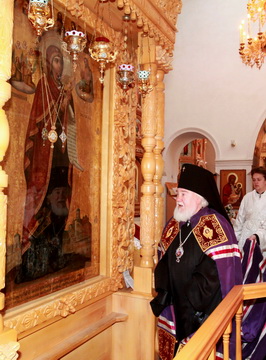 Архиепископ Симбирский и Мелекесский Прокл у святого образа Божией Матери Боголюбивая