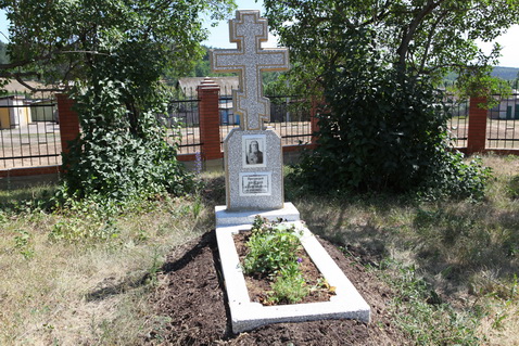 Памятный крест на возможном месте захоронения отца Ираклия Жемчужникова
