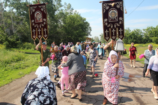 Крестный ход из Жадовского монастыря с чудотворным образом в селе Озерки 