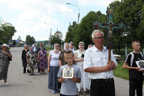 село Шаховское встречает крестный ход с Чудотворным образом