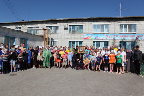 Крестный ход в Максимовском детском доме интернате для больных детей 2 июня 2011 года.