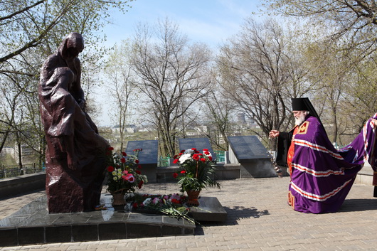 9 мая 2011. Воскресенское кладбище. Поминальная панихида павшим воинам.