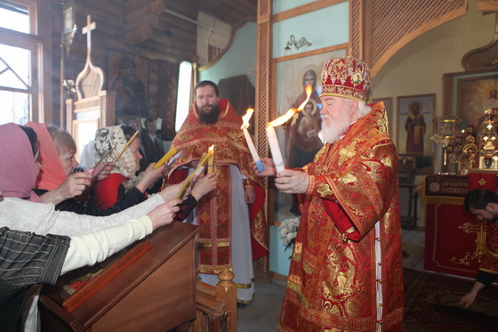 Архиепископ Симбирский и Мелекесский Прокл с Благодатным Огнем