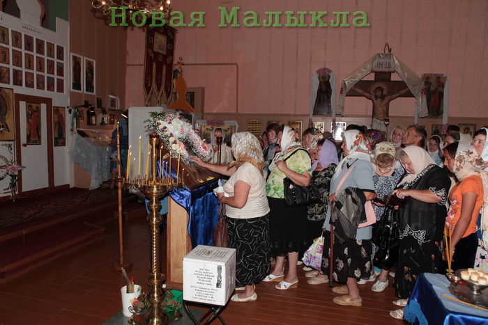 В Новой Малыкле крестный ход с Иконой Казанской Жадовской Божией Матери.