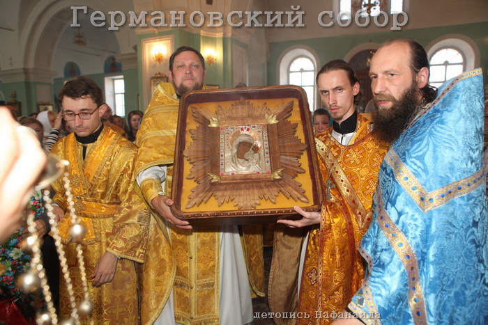 Архиепископ Симбирский и Мелекесский Прокл благословил продолжение кретсного хода с Чудотворным образом