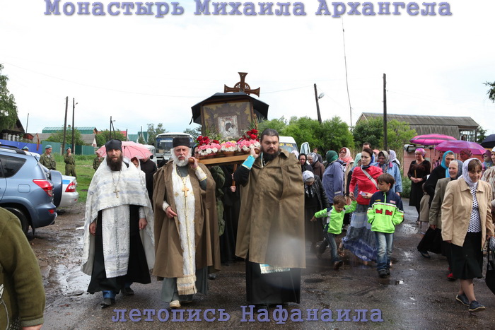 Женский монастырь Михаила Архангела встречает Царицу Небесную. 