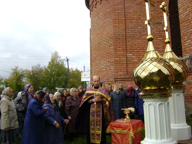 Освящены новые купола для Борисоглебского храма в Вешкайме.