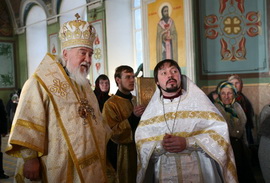 Архиепископ Симбирский и Мелекесский Прокл с настоятелем протоиереем Дионисием