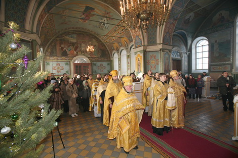 Духовенство епархии на праздничной службе в Христо-Рождественском храме 