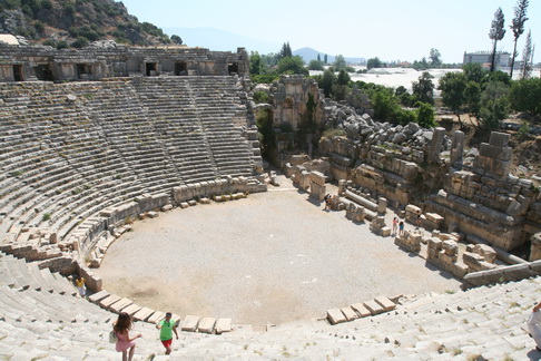 Театр в Мире, позднее перестроенный для гладиаторских боев