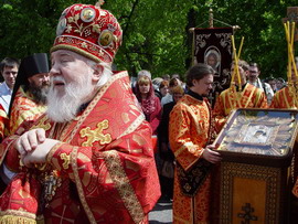 Архиепископ Симбирский и Мелекесский Прокл на Соборной площади. 17 мая 2008г