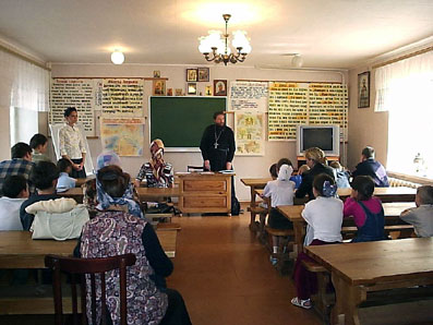 Организационный сбор будущих первоклассников воскресной школы Неопалимовского кафедрального собора и их родителей.