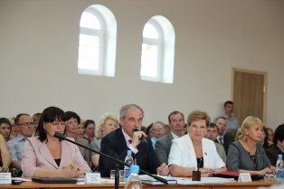 11 мая 2012 года в Арском состоялось заседание Совета по реализации приоритетных национальных проектов и семейной политике в Ульяновской области.